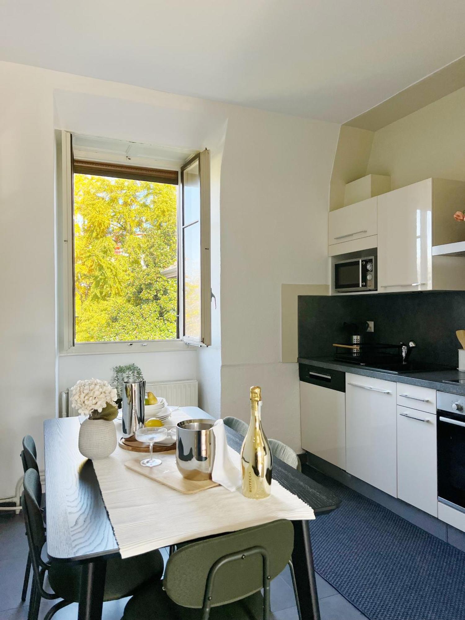 Montreux Riviera Suite Waterfront 3 Bedrooms Private Parking Luaran gambar